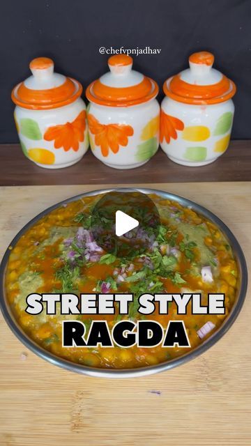 Ragda Patties Recipe Video, Ragda Recipe, Peas Recipe Indian, Ragda Patties Recipe, Green Peas Recipes, Mumbai Street, Red Chilli Powder, Tamarind Chutney, Green Chutney