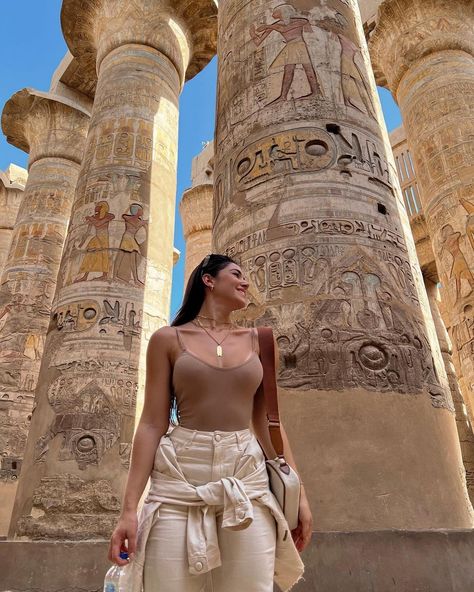 Egypt Outfits Women, Egypt Outfits, Rome Outfits, Rome Photography, Spiderman Outfit, Egyptian Clothing, Egypt Aesthetic, Organizator Grafic, Luxor Temple