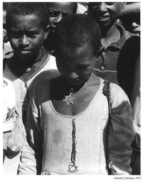 Arthur Leipzig photo of Ethiopian Jews Jews People, Jew Aesthetic, History Of Ethiopia, Ethiopian People, Jewish Girl, Afrique Art, Jewish Museum, Jewish Women, Brooklyn Museum