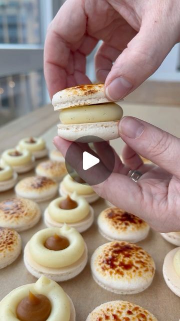 Maddie Brehm | Crème Brûlée Macarons 

One of four recipes and tutorials in my Time for Dessert ebook & video tutorial course - which is 50% off this... | Instagram Vanilla Ganache, Future Chef, Macaron Flavors, French Macarons, Macaroons, Salted Caramel, Bread Baking, Video Tutorial, Sweet Recipes