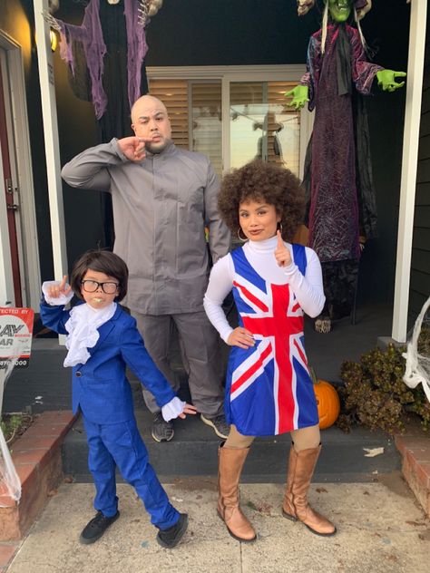 I always choose vintage themes from favorite shows or movies from our childhood while introducing them to our son. He loves it every year! Austin Powers Family Costume, Diy Family Costumes, Austin Powers Costume, 90s Costume, Austin Powers, Year 6, Family Costumes, Halloween Stuff, Baby Costumes