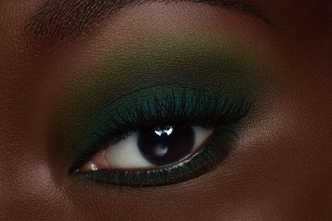 Dark Makeup Green Eyes, Bottle Green Eye Makeup, Dark Green Eye Makeup Black Women, Green Under Eye Makeup Looks, Dark Green Makeup Looks Prom, Dark Green Eyeshadow Looks, Green Eye Shadow Looks, Green Eye Shadow Makeup, Dark Green Makeup Looks