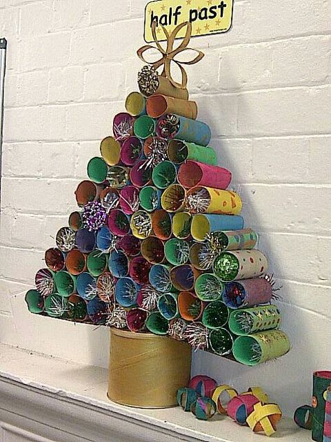 Loo Roll Christmas Decorations, Toilet Paper Roll Christmas Tree, Paper Roll Christmas Tree, Roll Christmas Tree, Unusual Christmas Trees, Recycled Christmas Decorations, Recycled Christmas Tree, Christmas Tree Festival, Christmas Classroom Door