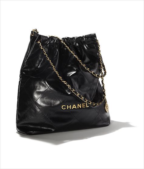 Discover CHANEL 22 BAG designed by Virginie Viard Chanel 22 Handbag, Large Designer Bags, Chanel Bag 2022, Chanel New Bag, Chanel Hobo Bag, Chanel 22 Bag, 2023 Bags, Street Style Handbags, Channel 22