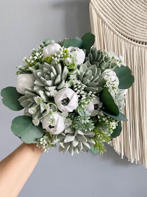 Eucalyptus And White Flowers, Bouquet Sage Green, Fake Wedding Bouquet, Rustic Wedding Veil, Succulent Wedding Bouquet, Wedding Bouquet Rustic, Wedding Succulents, Succulent Wedding Decor, Bouquet Eucalyptus