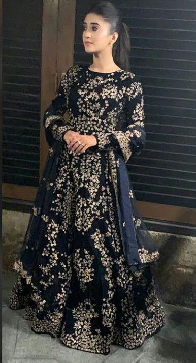 Niara Dress Design, Naira Dresses In Yrkkh, Naira Dresses, Naira Dress, Humor Comics, Western Dresses For Women, Pakistani Formal Dresses, Mohsin Khan, Shivangi Joshi