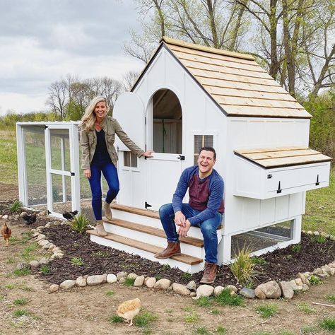 Farmhouse Chicken Coop Free Plans - Joinery & Design Co Farmhouse Chicken Coop, Free Chicken Coop Plans, Chicken Coop Diy, Free Chicken Coop, Cute Chicken Coops, Chicken Coop Garden, Chicken Coup, Backyard Chicken Coop Plans, Diy Chicken Coop Plans