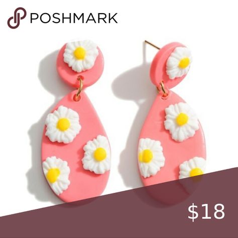 Coral Polymer Clay Earrings Featuring Flower Accents Diy Earrings Polymer Clay, Polymer Jewelry, Diy Earrings, Polymer Clay Earrings, Accent Colors, Clay Earrings, Pink Ladies, Polymer Clay, Coral