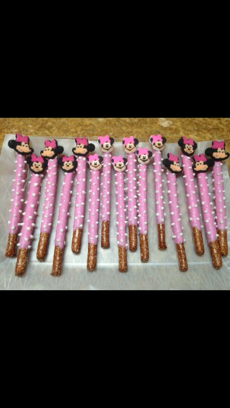 MINNIE MOUSE PRETZELS FOR SERENA'S 2ND & AUDRINA'S 3RD BIRTHDAY PARTY. Minnie Mouse Pretzel Sticks, Minnie Two Birthday, Minnie Mouse Pretzels, Minnie Mouse Pretzel Rods, Minnie Mouse Birthday Desserts, Minnie Mouse Party Treats, Minnie Mouse Food Ideas Birthday Parties, Minnie Mouse 1st Birthday Party Ideas, Twoodles Birthday Party Girl