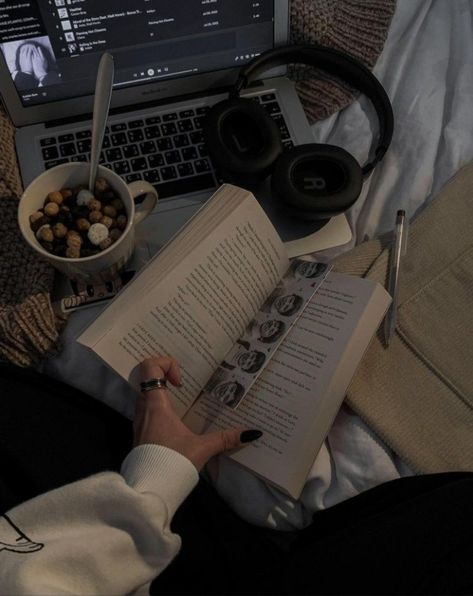 Music And Reading Aesthetic, Music Wallpaper Laptop, Books And Pens Photography, Calming Pictures, Reading Motivation, Book Wallpaper, Study Motivation Inspiration, Reading A Book, Music Aesthetic