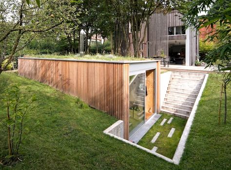 Tiny green-roofed atelier sinks into a leafy backyard in Belgium | Inhabitat - Green Design, Innovation, Architecture, Green Building Belgian Architecture, Underground Garden, Wooden Workshops, Garden Workshops, Eco Architecture, Sunken Garden, Backyard Office, Casa Container, Modern Backyard