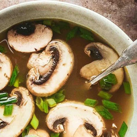 Onion Mushroom Soup, Clear Onion Soup, Brothy Soup, Dizzy Cook, Hibachi Grill, Instagram Recipes, Japanese Ramen, Mushroom And Onions, Soup And Stew