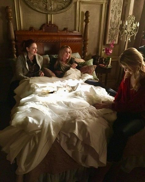 Claire Holt, Danielle Russell, Riley Voelkel behind the scenes of 5x11 The Originals The Originals Rebekah, Riley Voelkel, Supernatural Characters, Mikaelson Family, Freya Mikaelson, Danielle Rose Russell, The Mikaelsons, Legacy Tv Series, The Originals 3