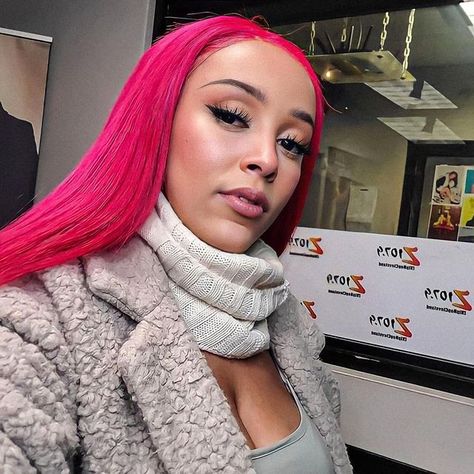 Doja Cat Pink, Ex Girl, Female Rappers, Cat Aesthetic, Doja Cat, Pink Hair, Rappers, Crochet Scarf, Hair Inspo