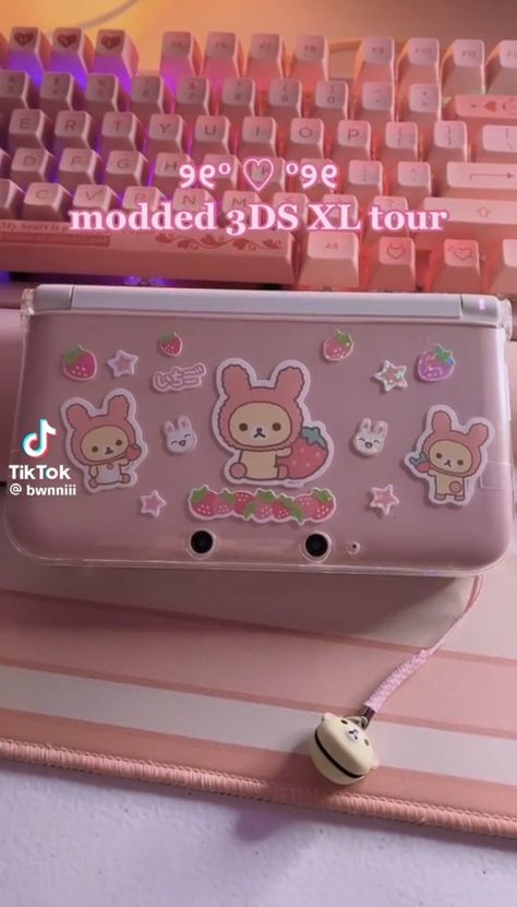 Nintendo 3ds Decoration, Decorated Nintendo Ds, 3ds Mod, 3ds Xl Aesthetic, 3ds Themes, Macbook Layout, Pink Ds, Pink 3ds, Relaxing Game