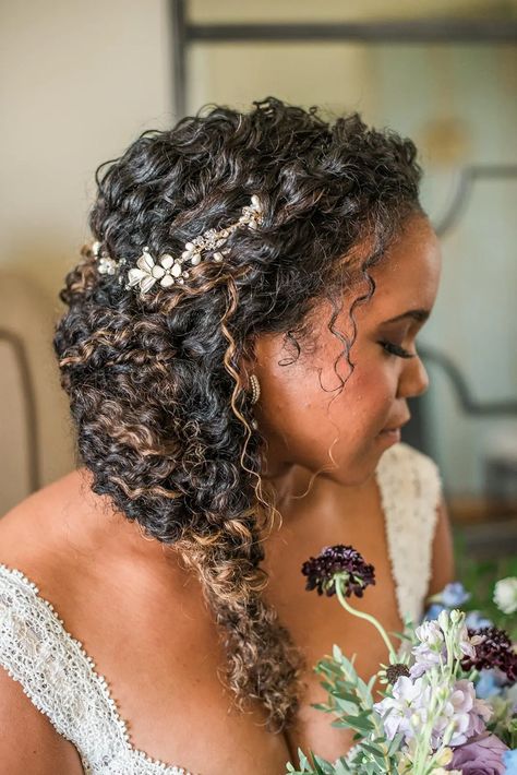 Long Textured Hair, Curly Bridal Hair, Natural Hair Wedding, Wedding Hair Trends, Curly Wedding Hair, Curly Hair Photos, Hair Quiz, Bridal Wedding Hair, Pelo Afro