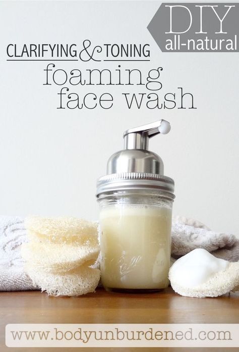 This DIY all-natural foaming facial cleanser includes ingredients that help clarify and tone the skin, as well as ingredients that are extra-gentle and help maintain skin’s natural balance. [natural beauty, skincare, and remedies] Joululahjat Diy, Oil Cleansing, Foaming Facial Cleanser, Homemade Lotion, Natural Balance, Foaming Face Wash, Diy Products, Homemade Beauty, Diy Spa