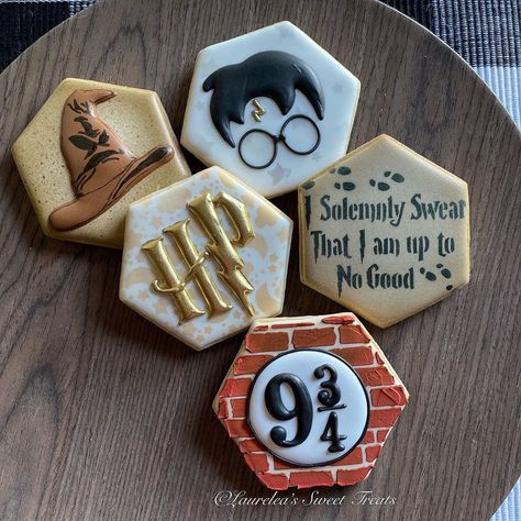 Harry Potter Sorting Cookies, Harry Potter Birthday Cookies Decorated, Harry Potter Biscuits, Harry Potter Cookies Decorated, Sorting Hat Cookies, Harry Potter Sugar Cookies, Harry Potter Cookies, Harry Potter Treats, Harry Potter Desserts