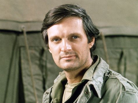 Stars who served in the military Mash Characters, Alan Alda Mash, 80s Tv Series, Mash 4077, Alan Alda, 70s Tv Shows, 80s Tv, Best Tv Shows, Hawkeye