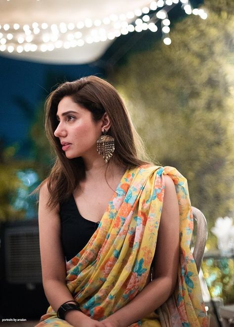 Mahira Khan Dresses, Indian Sari Dress, Mahira Khan, Indian Saree Blouses Designs, Indian Fashion Saree, Indian Dresses Traditional, Traditional Indian Outfits, Linen Saree, Trendy Sarees