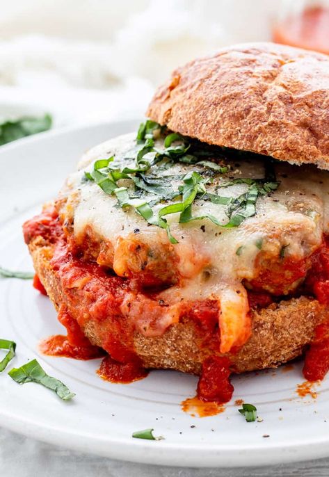 Chicken Parmesan Burgers Chicken Parmesan Burgers, Chicken Parm Burger, Ground Chicken Burgers, Chicken Burgers Recipe, Healthy Weeknight Meals, Chicken Patties, Chicken Parm, Food Favorites, Ground Chicken