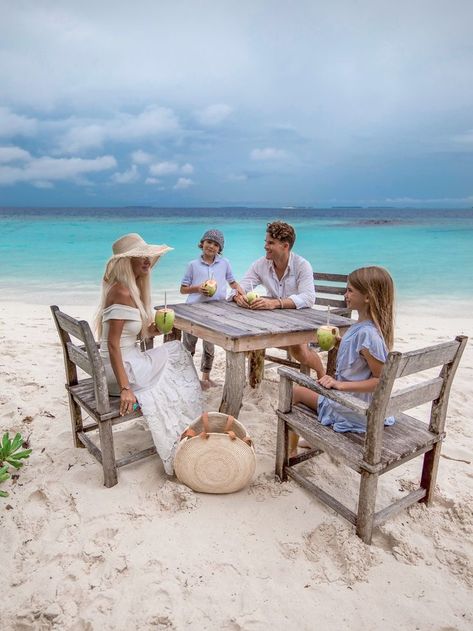 Luxury Family Vacation, Family Vacation Aesthetic, No Shoes, Dream Family, Funny Family, A Night To Remember, Perfect Family, Beautiful Villas, Summer Family