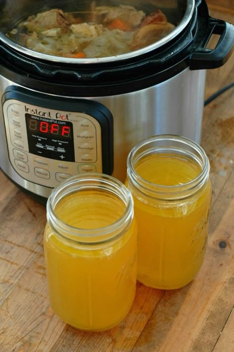 Instant Pot Bone Broth :: Learn how to use *any* bones to make fast, nourishing bone broth with your Instant Pot! Broth Instant Pot, Bone Broth Instant Pot, Instant Pot Bone Broth, Dr Kellyann, Chicken Stock Recipe, Stock Recipes, Bone Broth Recipe, Food Instant Pot, Best Instant Pot Recipe