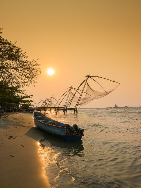 Kerala Backwaters Photography, Kerala Tourism Photography, Kerala India Kochi, Fort Kochi Aesthetic, Kerala Scenery, Kerala Landscape, Indian Scenery, Vintage Kerala, Kerala Aesthetic