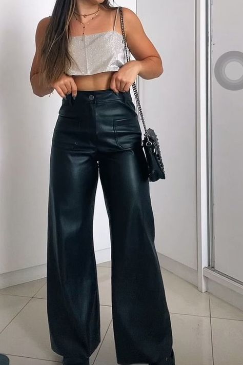 Zara Tops 2024, Wide Leg Engomado Outfit, Outfits Aesthetic Fiesta, Club Outfits Jeans, Night Out Outfit Pants, Boliche Outfit, Outfits Primavera 2023, Outfits Noche Boliche, Vegas Clothes