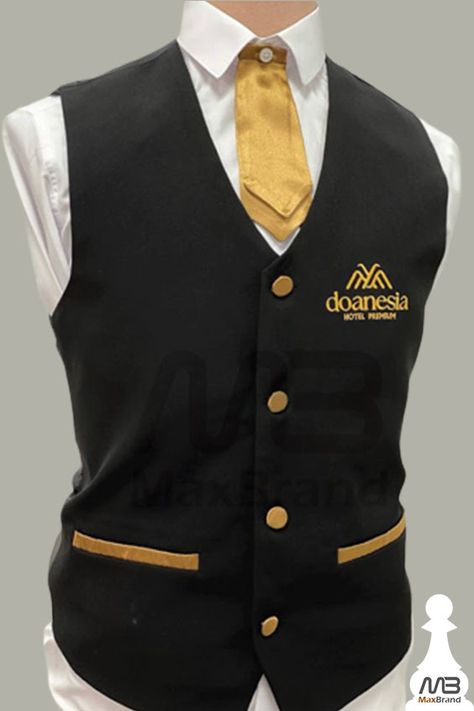 #workwear #fashion #workwearstyle #veshjepune #xhup #xhuppune #dok #brand #menswear #vintageworkwear #workwearfashion #logo #work #komod #safety Waiter Uniform Design, Uniform Inspiration, Uniform Hotel, Hotel Uniforms, Restaurant Uniform, Food Gifs, Waitress Outfit, Waiter Uniform, Elegant Restaurants