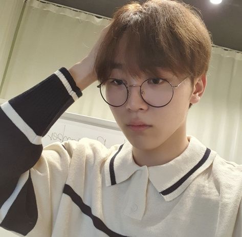 weverse update 102820 #seventeen #seungkwan Svt Homescreen, Svt Seungkwan, Svt Members, Seventeen Weverse, Aju Nice, Kpop Seventeen, Vernon Chwe, Won Woo, Boo Seungkwan