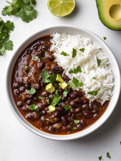 When you're short on time, turn canned black beans (frijoles negros) into authentic, full-of-flavor, cooked black beans. Uni Recipes, Spicy Chicken Chipotle Pasta, Cooked Black Beans, Cuban Black Beans, Black Bean Recipes, Budget Friendly Dinner, Cooking Black Beans, Dinner Side Dishes, Dinner Sides