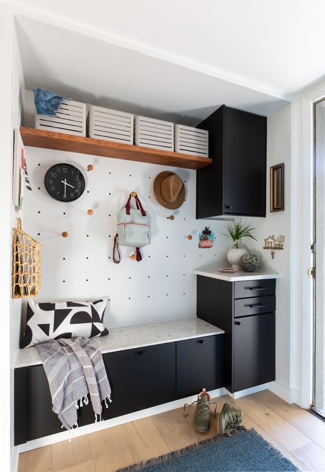 Modern black, white and wood mudroom design Villa Lagoon Tile, Mudroom Makeover, Mud Room Entry, Mudroom Entryway, Mudroom Design, Board Wall, One Room Challenge, Room Challenge, Laundry Mud Room