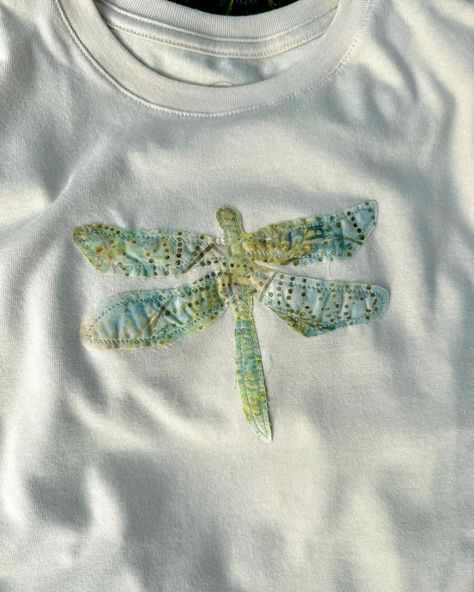 Dragonfly baby tee! 🌼 -fits sizes M-XL -price 20$ -one available, Dm to purchase #boho #smallbusiness #patchwork #hippie #handmade #businessowner #upcycle #clothing #jewelry Upcycle Clothes Sewing Patterns, Patchwork Clothes Diy Ideas, Patchwork Shirt Ideas, Patchwork Tshirt Diy, Diy Hippie Clothes, Upcycle Clothes Diy Refashioning, Patchwork Clothes Diy, Embroidered Projects, Lucy Cosplay