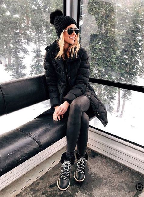 Ski Trip Fashion, Trip Fashion, Ski Outfits, Winter Mode Outfits, Beanie Outfit, Elegantes Outfit Frau, Look Legging, Colorado Outfits, Ski Outfit