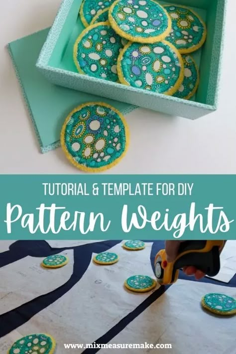 Diy Pincushion How To Make, Small Felted Projects, Sewing Machine Pin Cushion, Diy Placemats Fabric, Pin Cushion Pattern, Sewing Pattern Storage, Basket Sewing Pattern, Sewing Pattern Pieces, Diy Pin Cushion