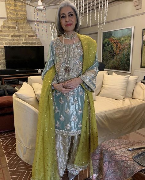 Velvet Pakistani Dress Color Combinations, Crochet Cable Knit, Pakistani Formal Dresses, Velvet Dress Designs, Anarkali Dress Pattern, Pakistani Wedding Outfits, Crochet Cable, Pakistani Fancy Dresses, Beautiful Pakistani Dresses