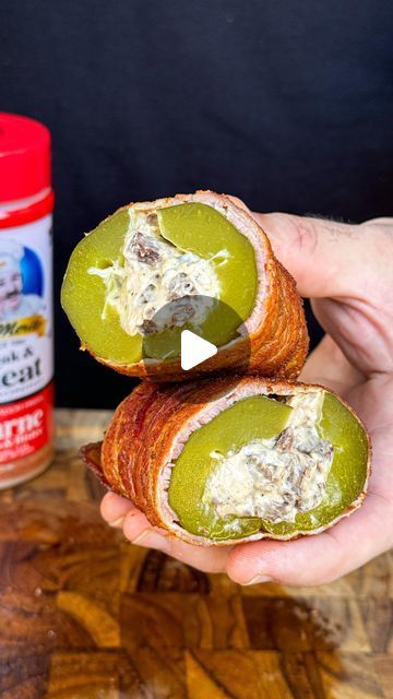 foodbeast on Instagram: "Our guy @small_town_mayor fired up the grill and whipped up these Bacon-wrapped Pickle Poppers 🥓🥒 stuffed with a carne asada cream cheese filling 🥩🧀 and smoked to PERFECTION. 👌🏼 The secret is the @chef_merito carne seasoning before anything touches the flame. We call this...The Texas Pinkie! 💯" Stuffed Pickles Cream Cheese, Smoker Dinner Ideas, Pickle Poppers, Tailgate Recipes, Tailgate Food, Smoker Recipes, Carne Asada, Cream Cheese Filling, Bacon Wrapped