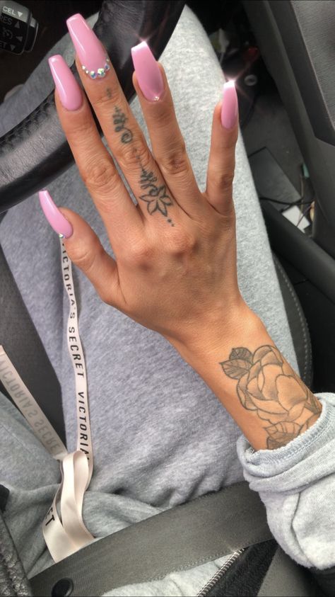 Pink Nails Coffin, Side Finger Tattoos, Dark Disney Tattoo, Simple Finger Tattoo, Middle Finger Tattoos, Side Hand Tattoos, Maching Tattoos, Cuff Tattoo, Gross Things