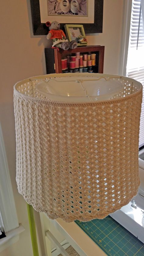 Crochet Lampshade Cover, Crochet Lampshade Pattern Free, Crochet Lamp Shade, Old Floor Lamp, Crochet Chandelier, Chic Decor Diy, Crochet Lampshade, Computer Nook, Crochet Lamp