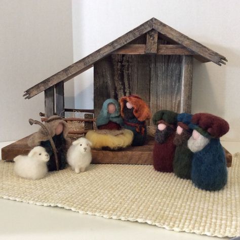 Needle felted Nativity set Felted Nativity Scene, Needle Felting Nativity, Needle Felt Nativity, Felt Nativity Scene, Needle Felted Nativity, Tovad Ull, Felted Crochet, Nativity Ornaments, Wool Applique Patterns