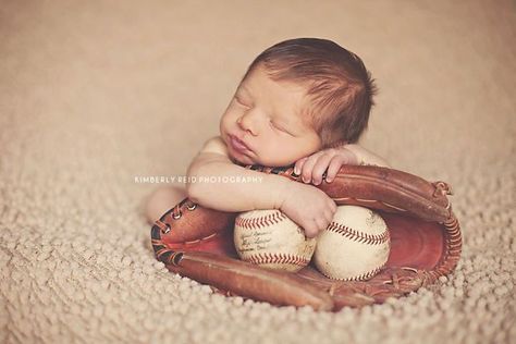 19 best ideas about newborn photography on Pinterest | Sibling poses, Dads  and Heating pads Baby Boy Poses, Baby Boy Newborn Pictures, Newborn Photography Boy, Baby Pictures Newborn, Baby Photoshoot Boy, Newborn Photography Poses, Baby Boy Pictures, Newborn Baby Photoshoot, Baby Boy Photography