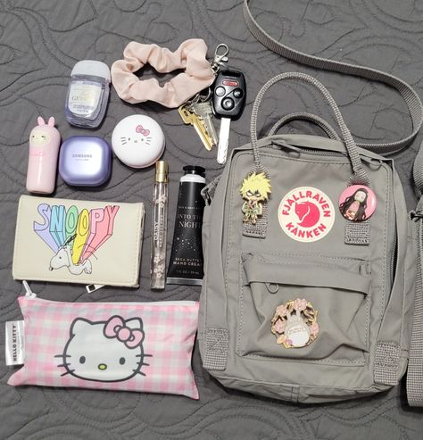 Whats In My Kanken Mini, Fjallraven Kanken Mini Aesthetic, Whats In My Kanken Backpack, Whats In My Kanken, Kanken Mini Aesthetic, Kanken Sling, Summer Bag Essentials, Mochila Fjallraven Kanken, Mochila Jansport