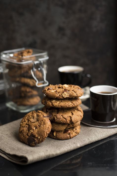 Butter cookies Biscuit Photography, Cookies Photoshoot, Aesthetic Cookies, Cookies Photography, Cookie Shots, Drink Photography, Beautiful Food Photography, Cake Photography, Food Drink Photography