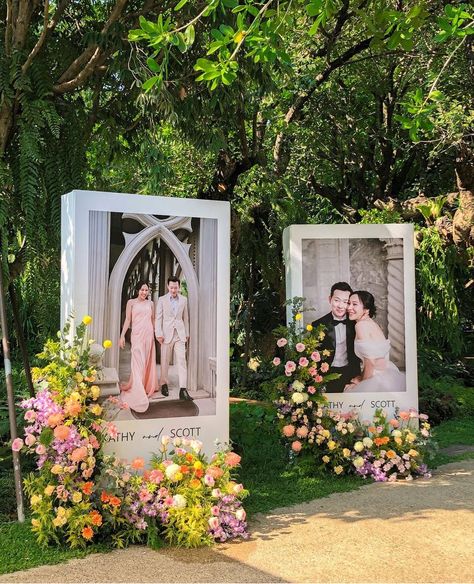 Wedding Entrance Photo Display, Gate Entrance Wedding Decor, Wedding Venue Entrance Decor, Wedding Entrance Photo, Photobooth Wedding Backdrop, Dhoti Function, Wedding Foyer, Backdrop Lamaran, Weddings Decorations Elegant Romantic