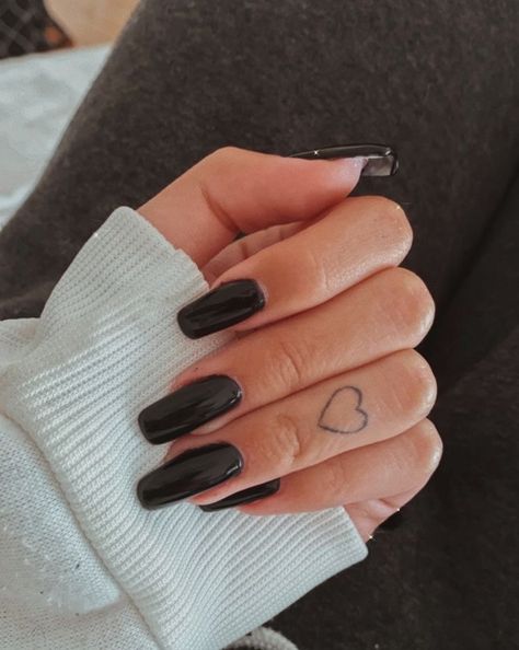 Tattoo Heart Finger, Tiny Heart Tattoos, Finger Tattoo For Women, Simple Tattoo, Subtle Tattoos, Dream Tattoos, Tattoo Sleeve Designs, Dope Tattoos, Bling Nails