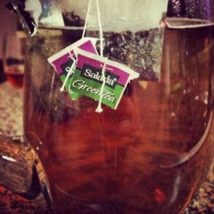 Green Tea Electrolyte Drink, Electrolyte Tea, Electrolyte Recipe, Electrolyte Drink Recipe, Homemade Electrolyte Drink, Clinical Nutritionist, Keto Drinks, Himalayan Sea Salt, Homesteading Diy