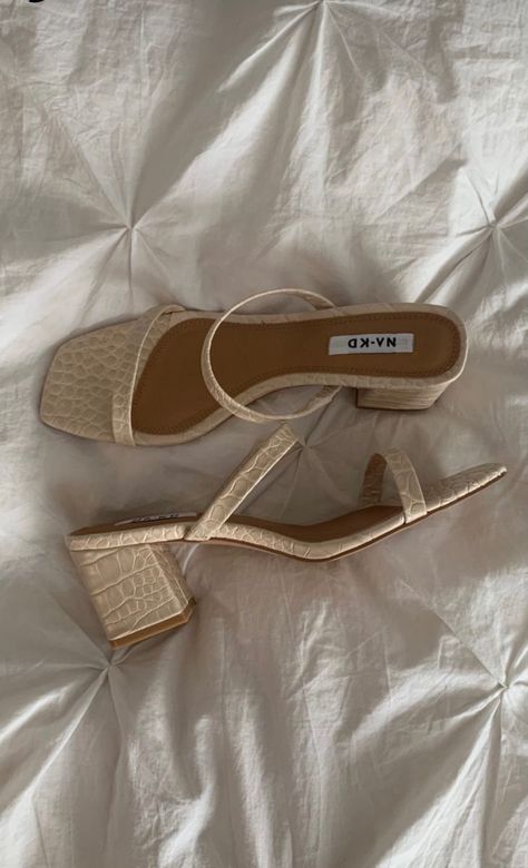 Brown Sandals Heels, Mode Kylie Jenner, Shoes Heels Classy, Dressy Shoes, Beige Heels, Shoe Inspo, Aesthetic Shoes, Pretty Shoes, Shoe Obsession