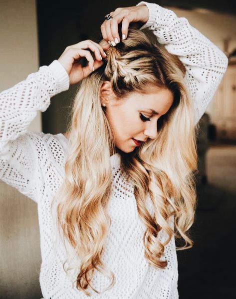 Wedding Hair Trends, Wedding Hair Styles, Balayage Blond, Side Braid Hairstyles, Wedding Headpieces, Curly Weave Hairstyles, Long Face Hairstyles, Side Hairstyles, Side Braid