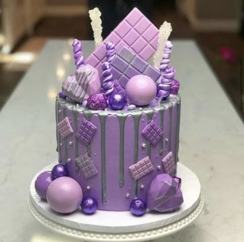 Cake Designs Birthday Purple, Purple Cake Designs, Purple Birthday Cakes, Purple Theme Cake, Purple Cake Designs Birthday, Purple Floral Cake, Floral Cake Ideas, Birthday Cake Purple, Adult Birthday Cake